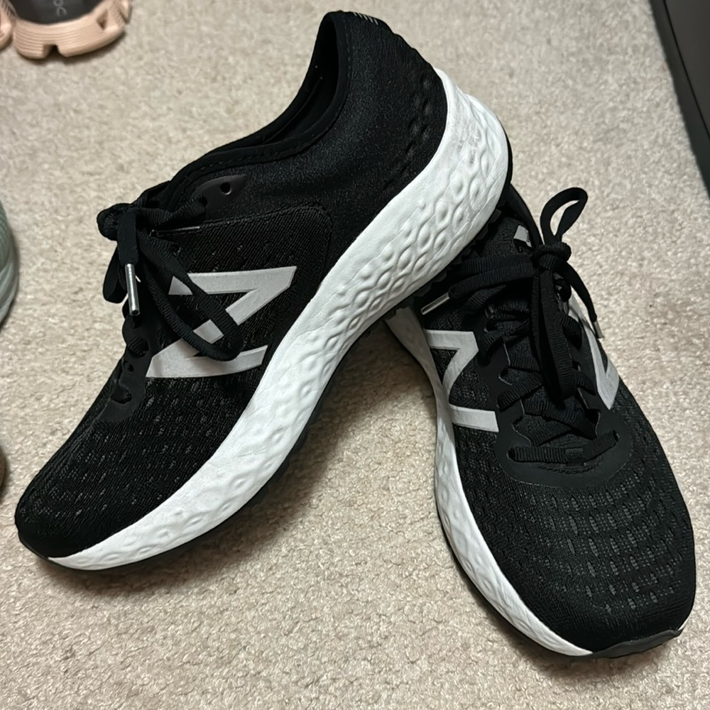 New Balance Women’s Size 8.5 Fresh Foam 1080 V9 Athletic Sneakers Black Shoes